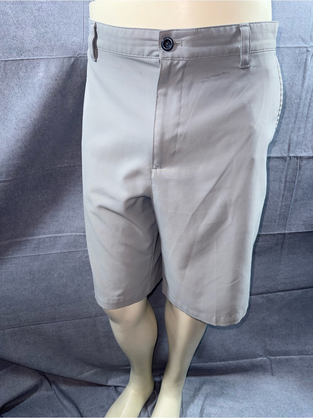 2974-Izod Men's Light Gray Flat Front Shorts